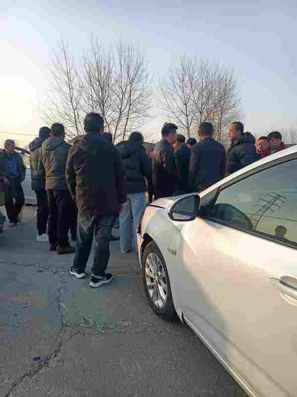 顺集桥东边两辆车碰撞