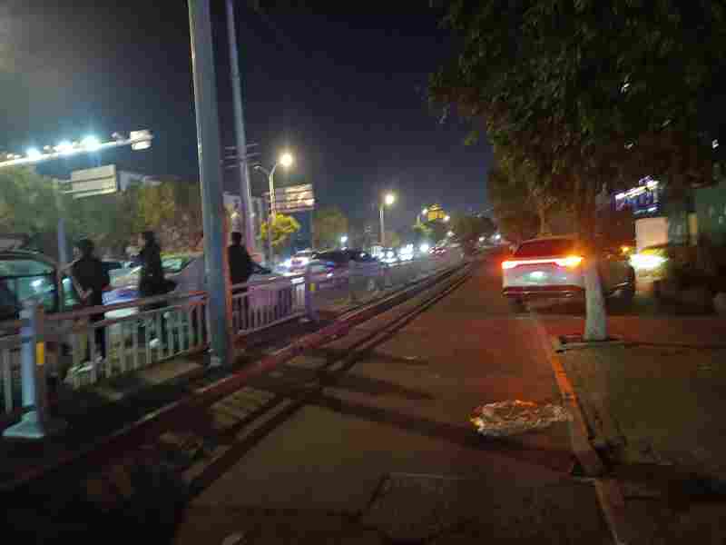 涟水县金地国际时代超市路口四车碰撞太可怕